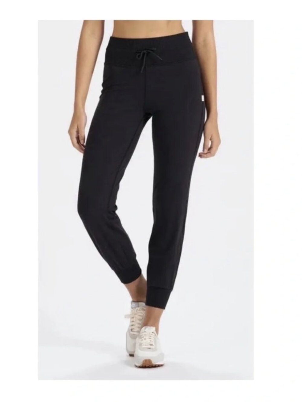 Vuori Daily Jogger in Black size Small